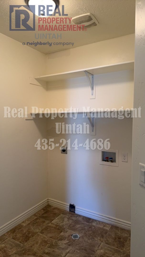 Building Photo - 3 bed 2.5 bath townhome in Fox Run