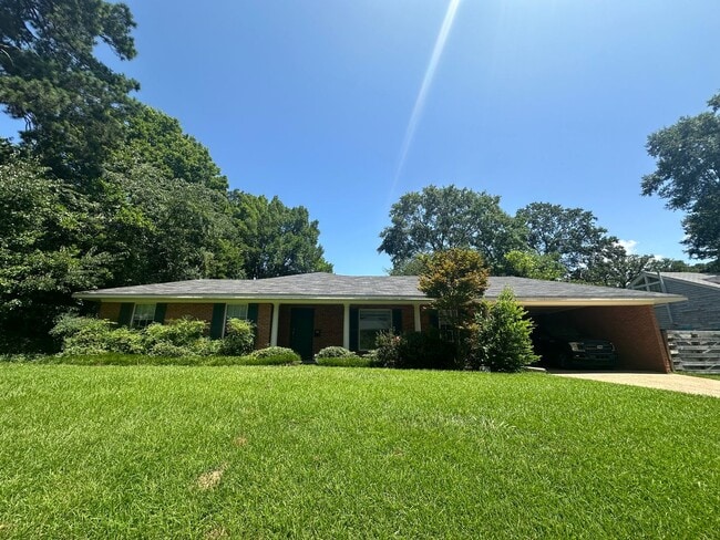 Primary Photo - Gorgeous 3 Bedroom South Highland Home wit...