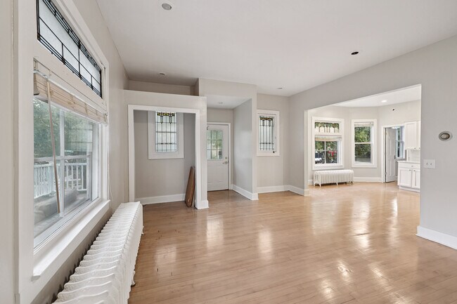 Building Photo - 515 W 25th St