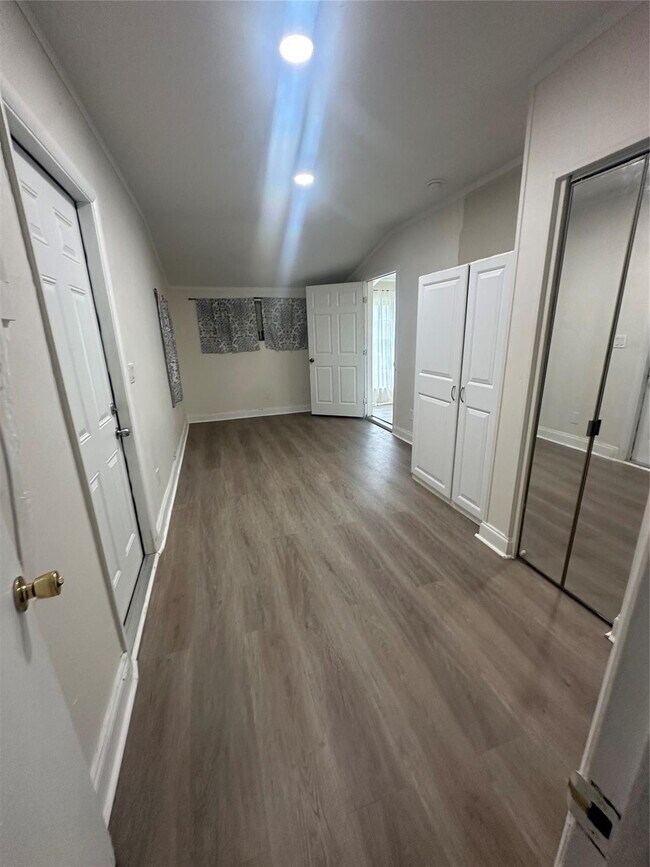 Building Photo - 1834 Fletcher St