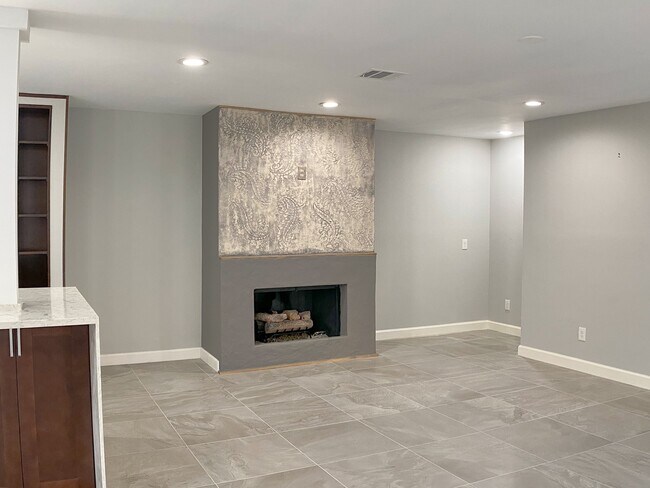 Building Photo - 12625 Memorial Dr