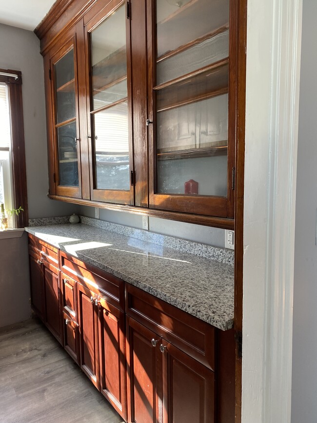 Building Photo - 294 Douglas Ave