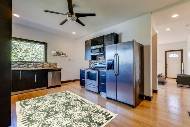 Building Photo - Available MAY 2026 - 2 Bedroom, 2 Bath Home w/ CRAZY City Views!