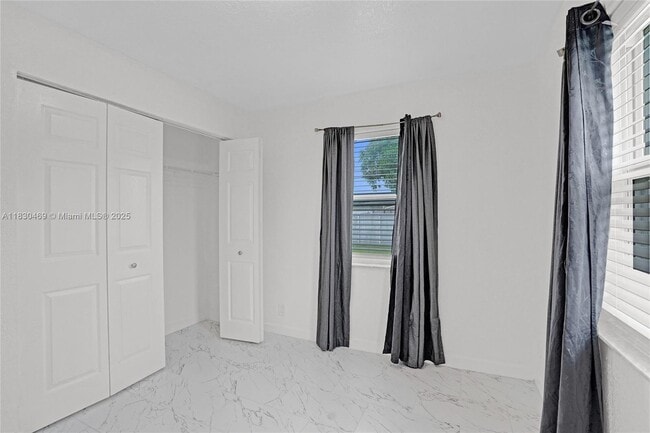 Building Photo - 3431 NW 5th Pl