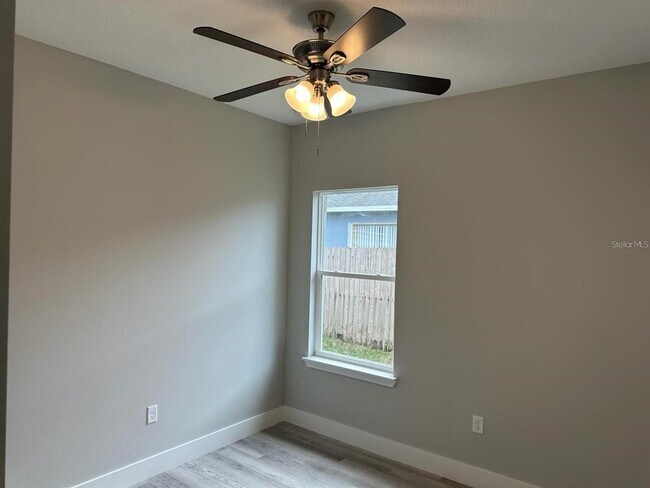 Building Photo - 439 Albatross Ct