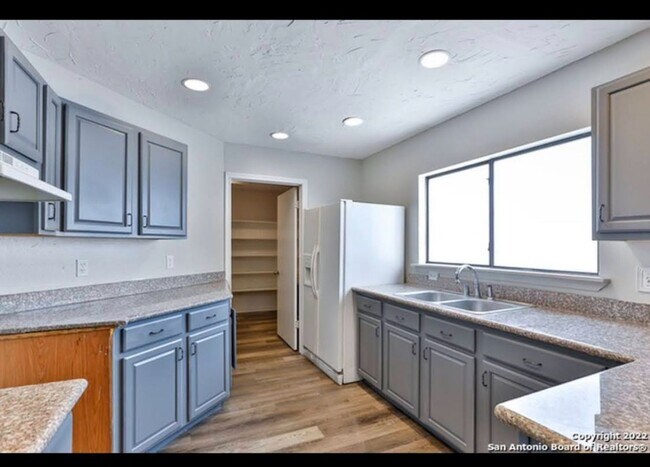 Building Photo - Charming 3BR House in San Antonio