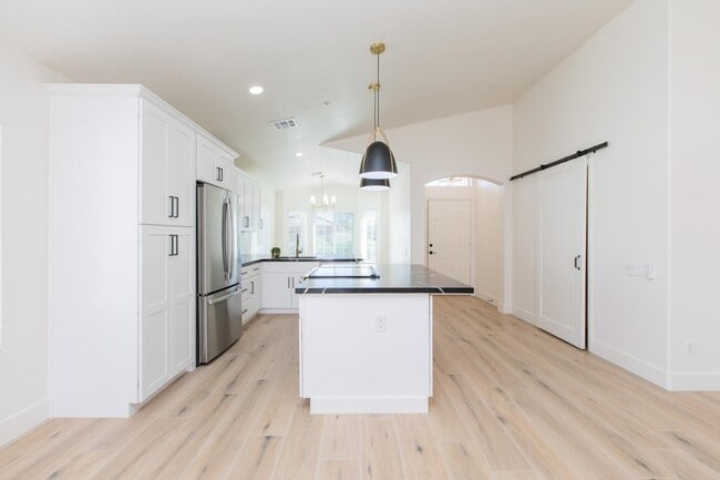 Building Photo - 23554 N 73rd Pl