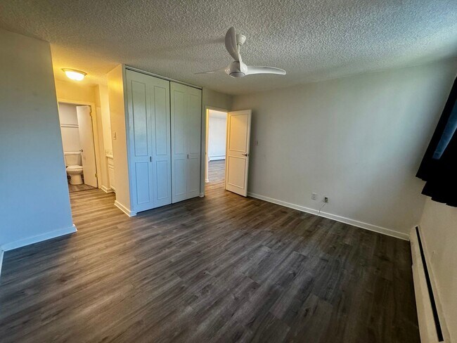 Building Photo - 900 Saturn Dr