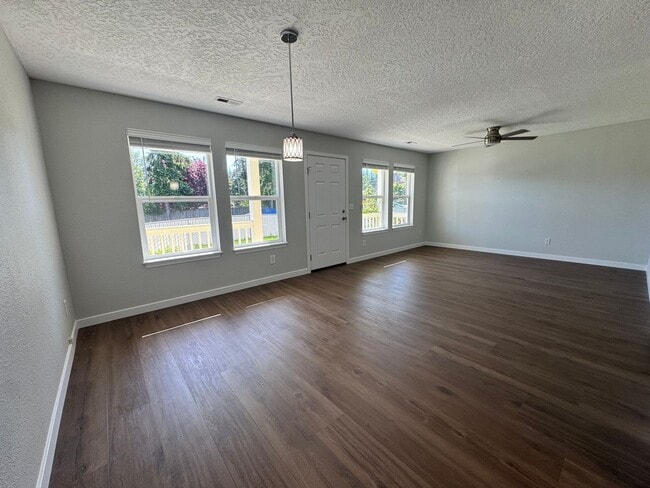 Building Photo - Just remodeled!! Mount Vernon 3 Bedroom House