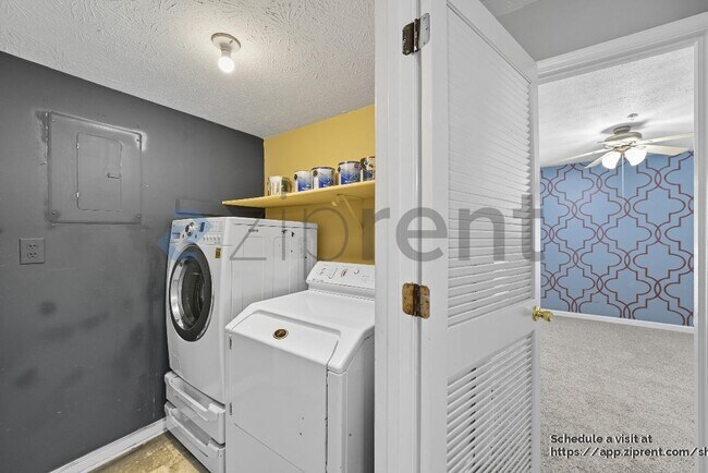 Building Photo - 1206 Riverview Dr