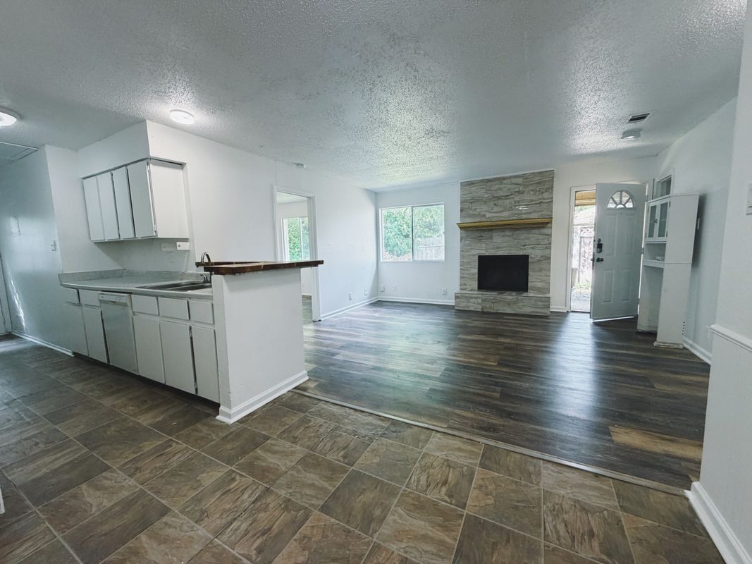 Building Photo - 9906 Hundred Oaks Cir