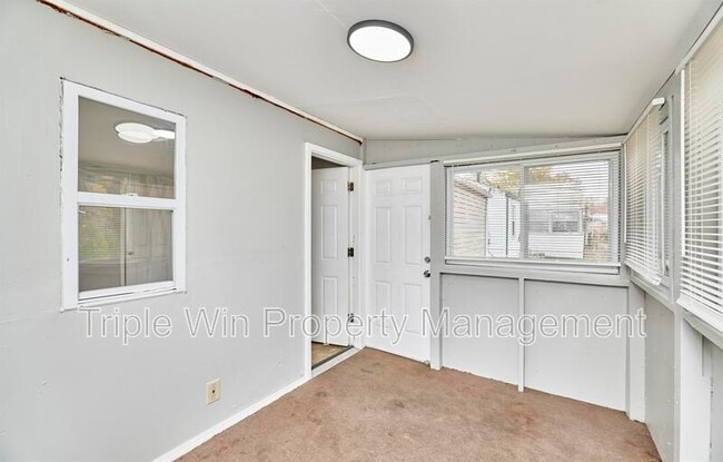 Building Photo - 10128 Ashbrook Dr