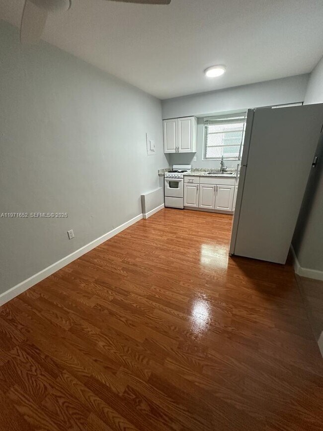 Building Photo - 1346 Alton Rd