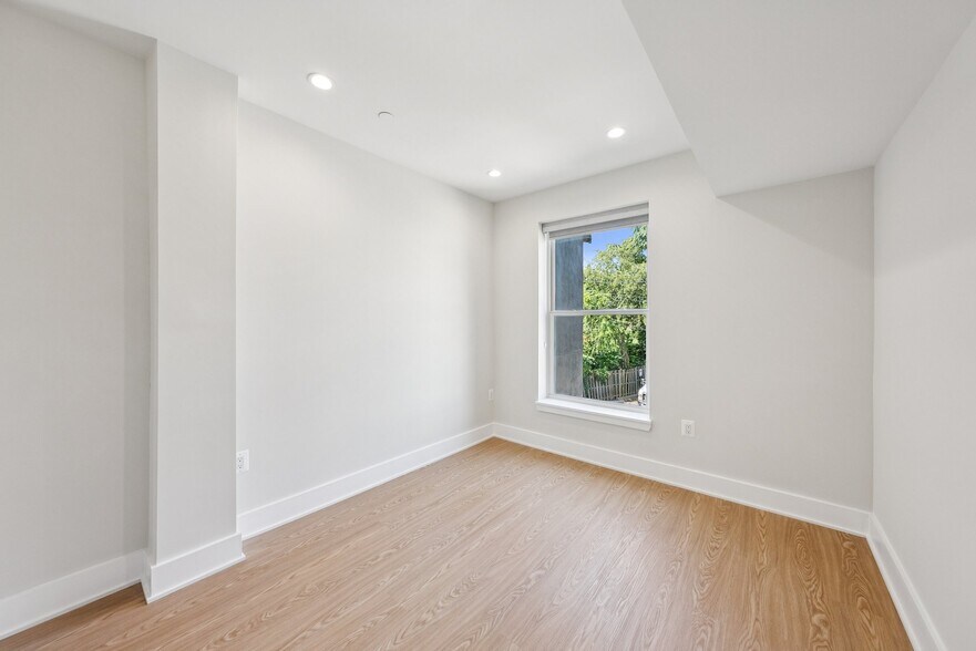 Building Photo - 2134 Wisconsin Ave NW