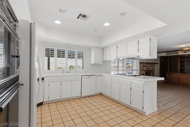 Building Photo - 3321 Basque St