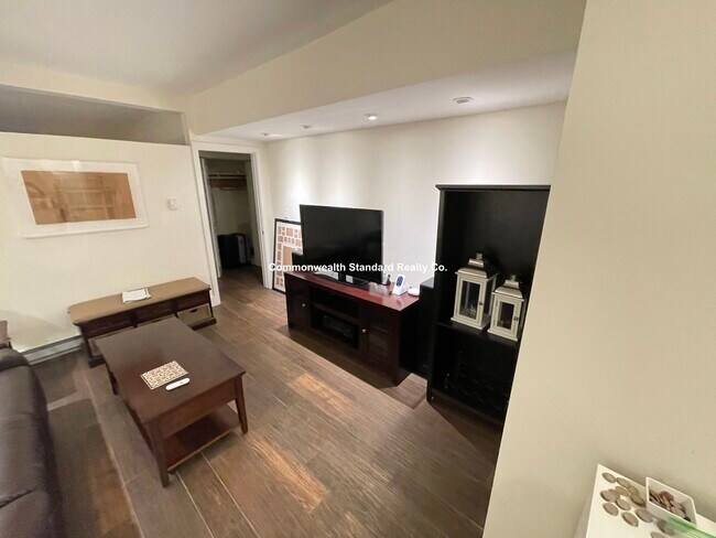 Building Photo - 48 Beacon St