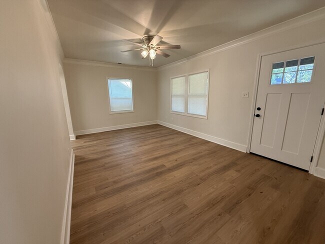 Building Photo - 3739 Rhea Ave