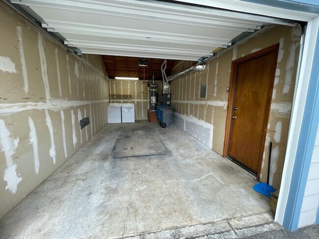 Building Photo - Comfortable 2bd/2bath Condo with garage of...