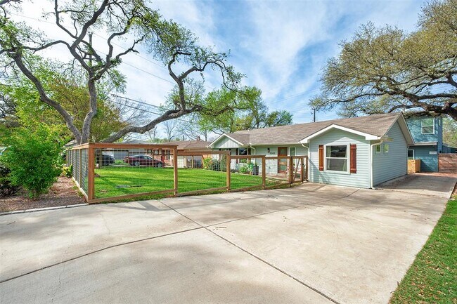 Building Photo - 5000 Lansing Dr