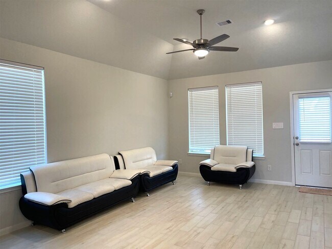 Building Photo - 12614 White Pelican Ct