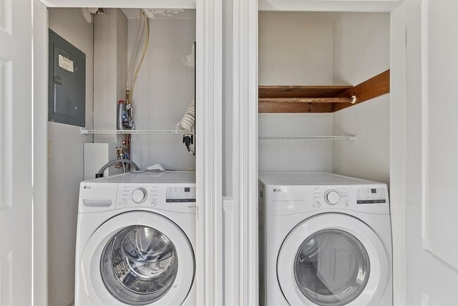 Building Photo - 19 Isabella St