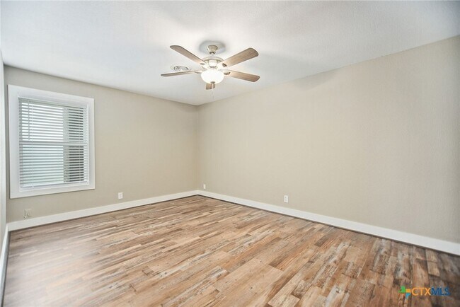 Building Photo - 8 Las Brisas Pl