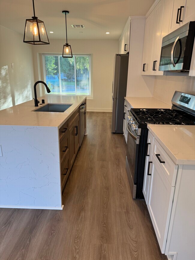 Building Photo - 10434 Baird Ave