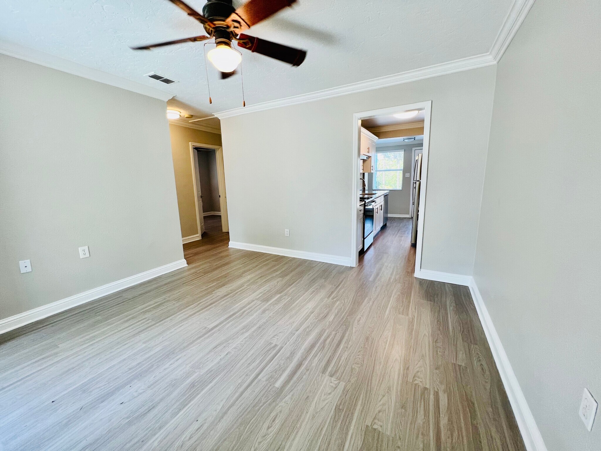 Building Photo - 3 Bed/2 Bath - Unit 29
