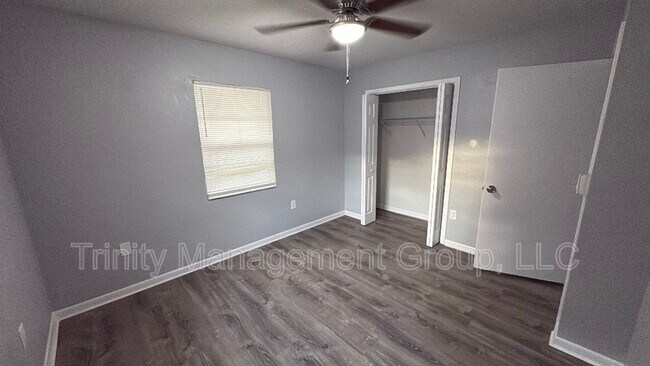 Building Photo - 12275 Linden Dr