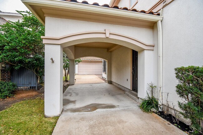 Building Photo - 3015 Bonnebridge Way Blvd