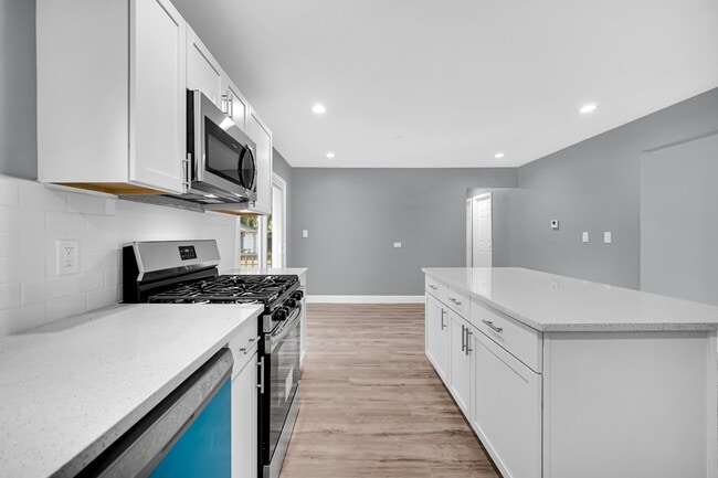 Building Photo - 8013 Monaldi Dr