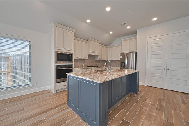 Building Photo - 29808 Breezy Pnes Lp