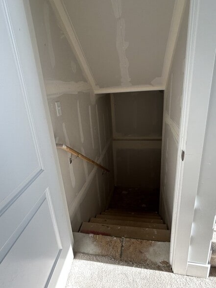 Building Photo - 221 N Stone Gate Dr