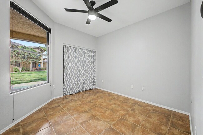 Building Photo - 705 W Queen Creek Rd