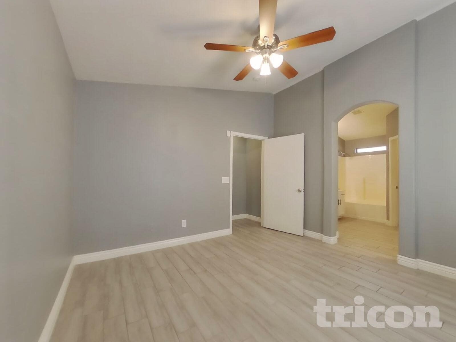 Building Photo - 8610 W Echo Ln