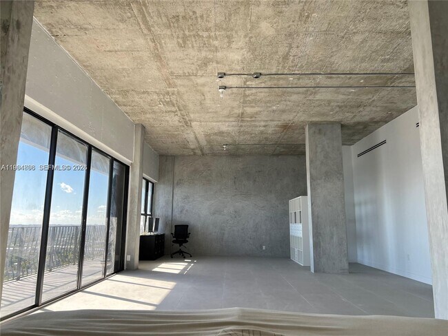 Building Photo - 780 NE 69th St