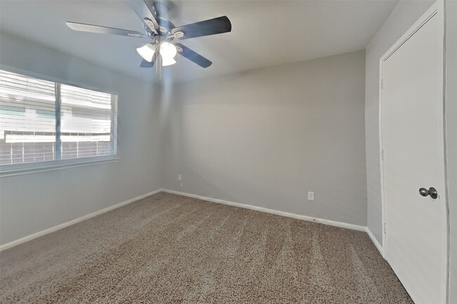 Building Photo - 2519 Fox Water Dr