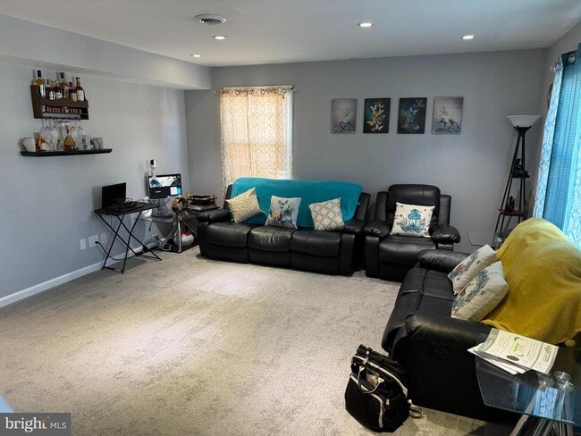 Building Photo - 127 Dory Ct