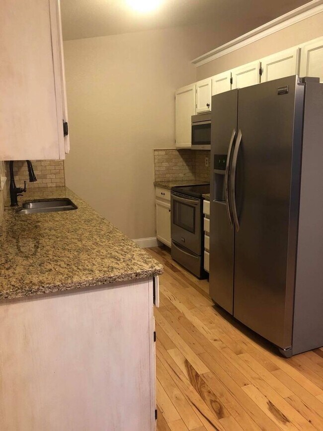 Building Photo - Bright 3 Bed, 2 Bath, Ranch-Style Home in South Fort Collins!