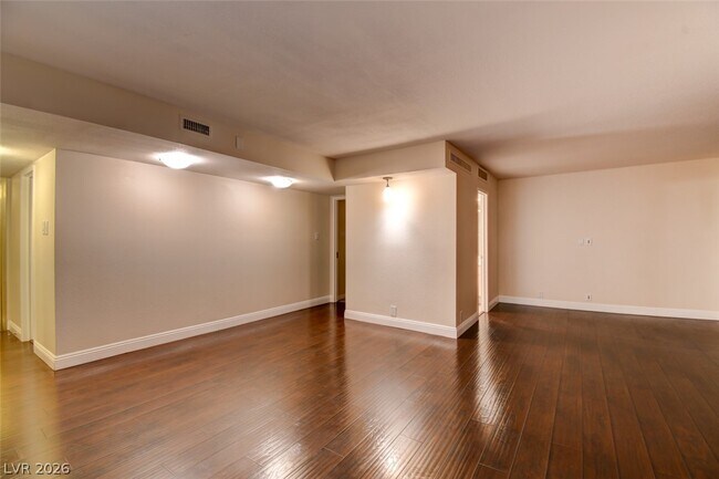 Building Photo - 3111 Bel Air Dr