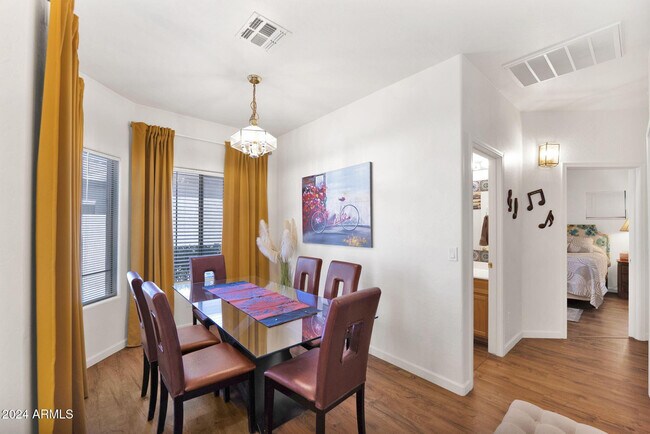 Building Photo - 868 E Savannah Dr