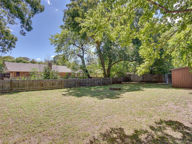 Building Photo - 308 Hidden Valley Dr