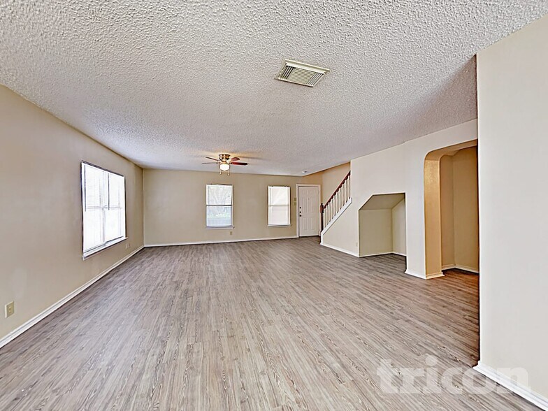 Building Photo - 8015 Chestnut Barr Dr