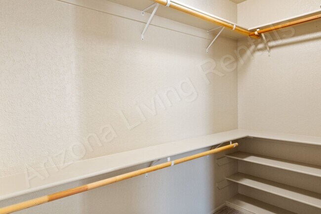 Building Photo - SPACIOUS CONDO WITH POOL