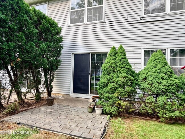 Building Photo - 743 Banyan Ct