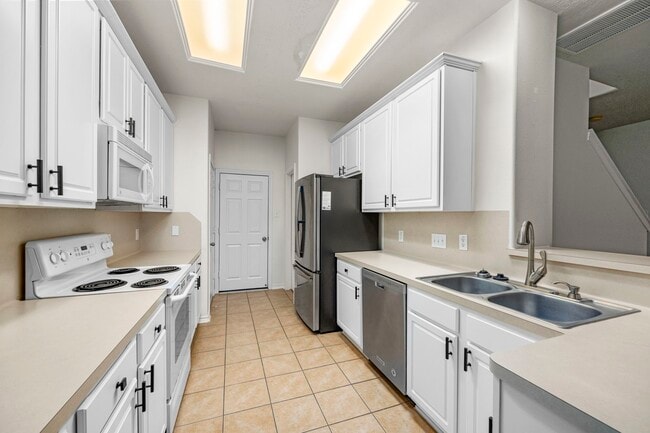 Building Photo - 12475 Saratoga Woods Ln