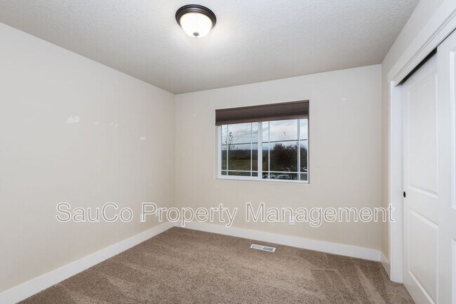 Building Photo - 10766 NW 289th Ave