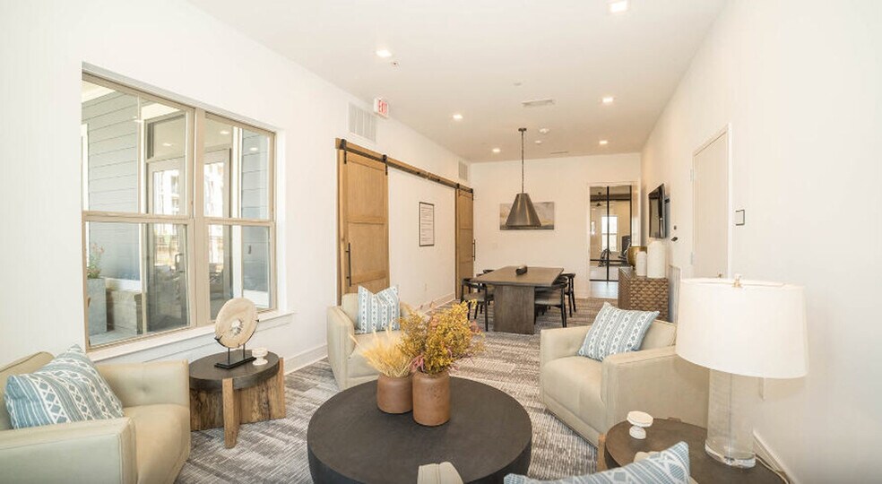 Building Photo - 611 Cooper River Cir