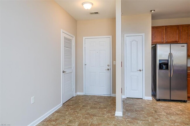 Building Photo - 5212 Nuthall Dr