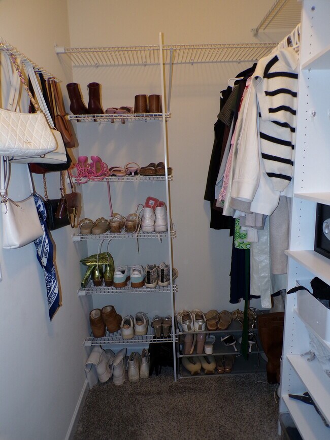 Building Photo - 114 Eldon Dr